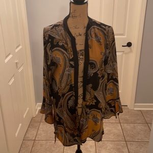 Zoey & Leelo size large top